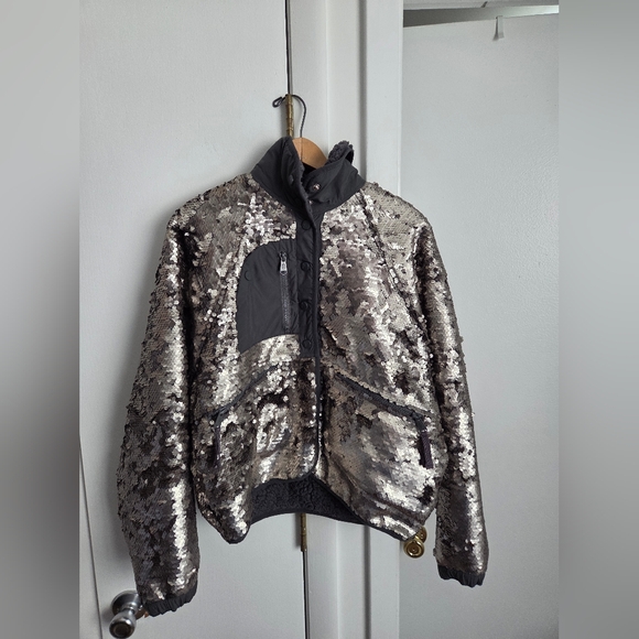 Free People Movement Hit The Slopes Silver Metallic Sequin Shiny Jacket Size XS - Picture 2 of 7